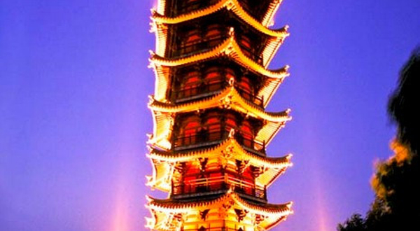 隆山塔