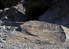 垂吉尔塔格山岩画