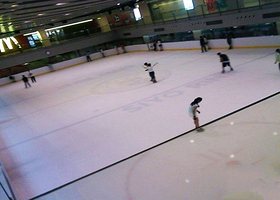 青岛喜悦真冰滑冰场