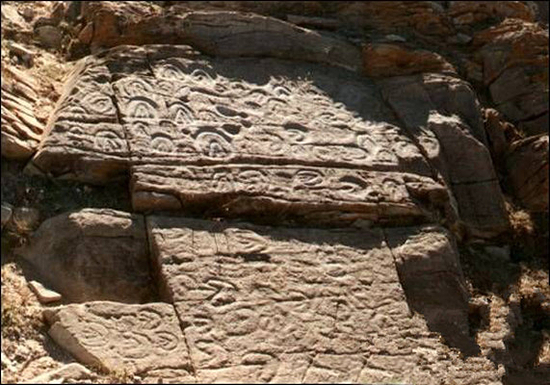 内蒙古 乌兰察布 岩画  通过岩画一览游牧民族的社会生活全貌.