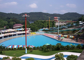 岑洞纯天然矿泉乐园