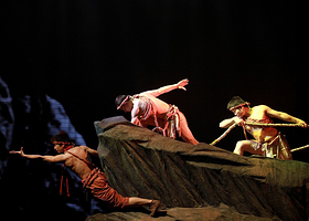 《盛世峡江》演出