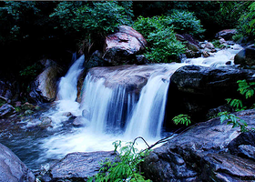 秀峰瀑布