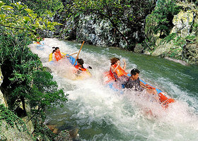 大围山龙须峡谷漂流