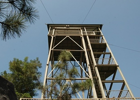 曲江池遗址公园平湖飞渡