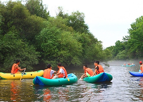 小兴安岭青山漂流山庄