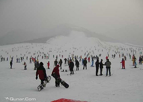 金鼎湖旅游区滑雪场