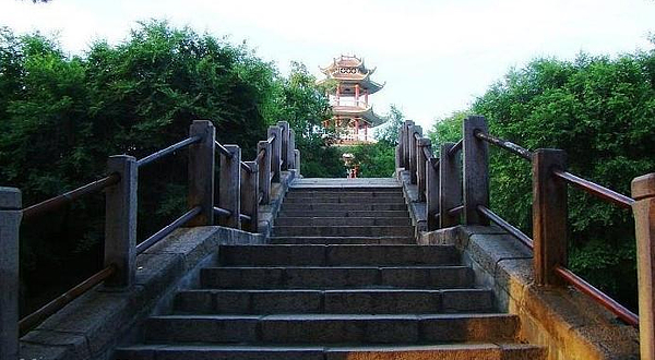 富拉尔基区
