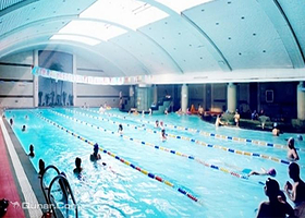 蓝鲨游泳培训中心