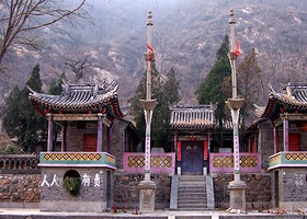 拦道石红色生态风景区