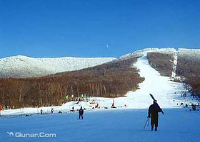 松鹤西湖滑雪狩猎场