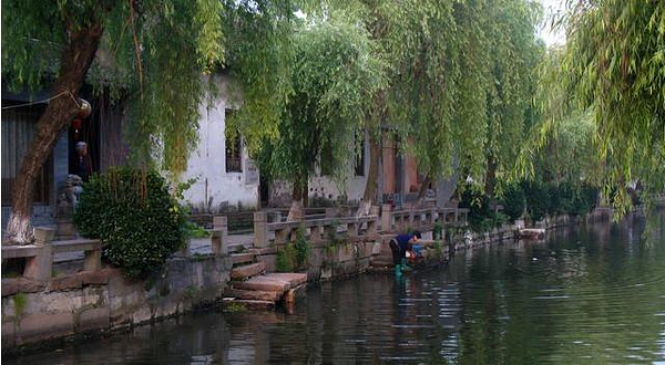 里仁港