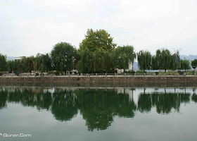 吕浦河滨公园