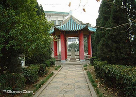 景福围局纪念亭