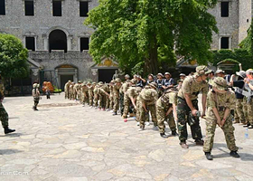 重庆集结号真人CS大学城莲花湖店