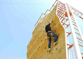 胶南清闲庄园滑雪场真人CS基地