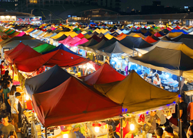 火车夜市-Train Night Market