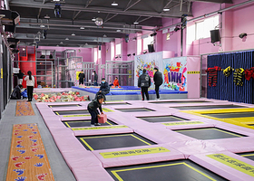 地心引力网红蹦床