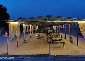 越野E族沙漠露营地