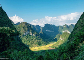 穴居部落洞穴露营地