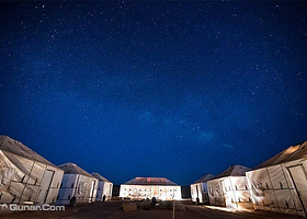 五彩沙海沙漠露营地