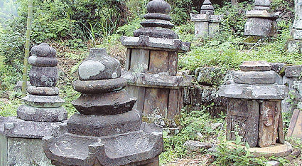 仰山塔林