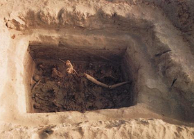 扎滚鲁克古墓群