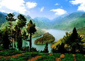 胜天湖旅游风景区