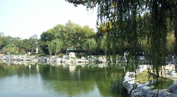 青年湖