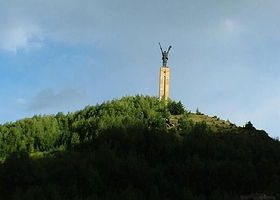 红军长征纪念碑碑园