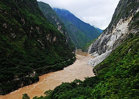 那坡老虎跳大峡谷漂流