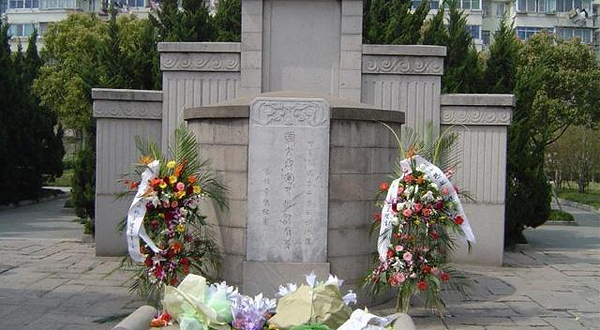 邹容墓