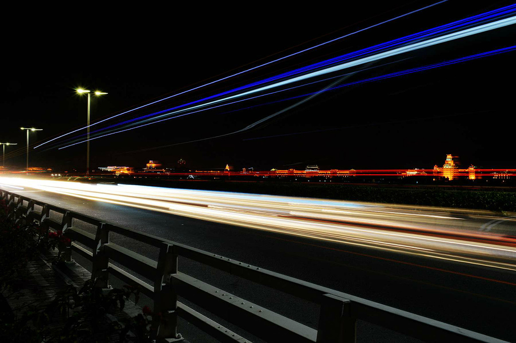 2015只有80厘米宽的临时人行通道,根本没有专