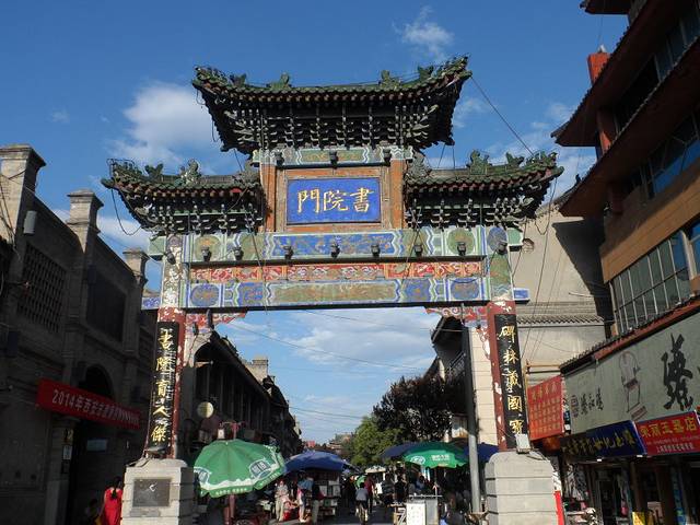 为了肉夹馍的武汉,美色美食两不误^大市场家具厂白沙洲西安图片