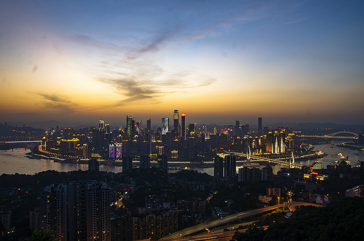 其他好玩的地方就要数南山植物园,老君洞,重庆邮电大学和海海水