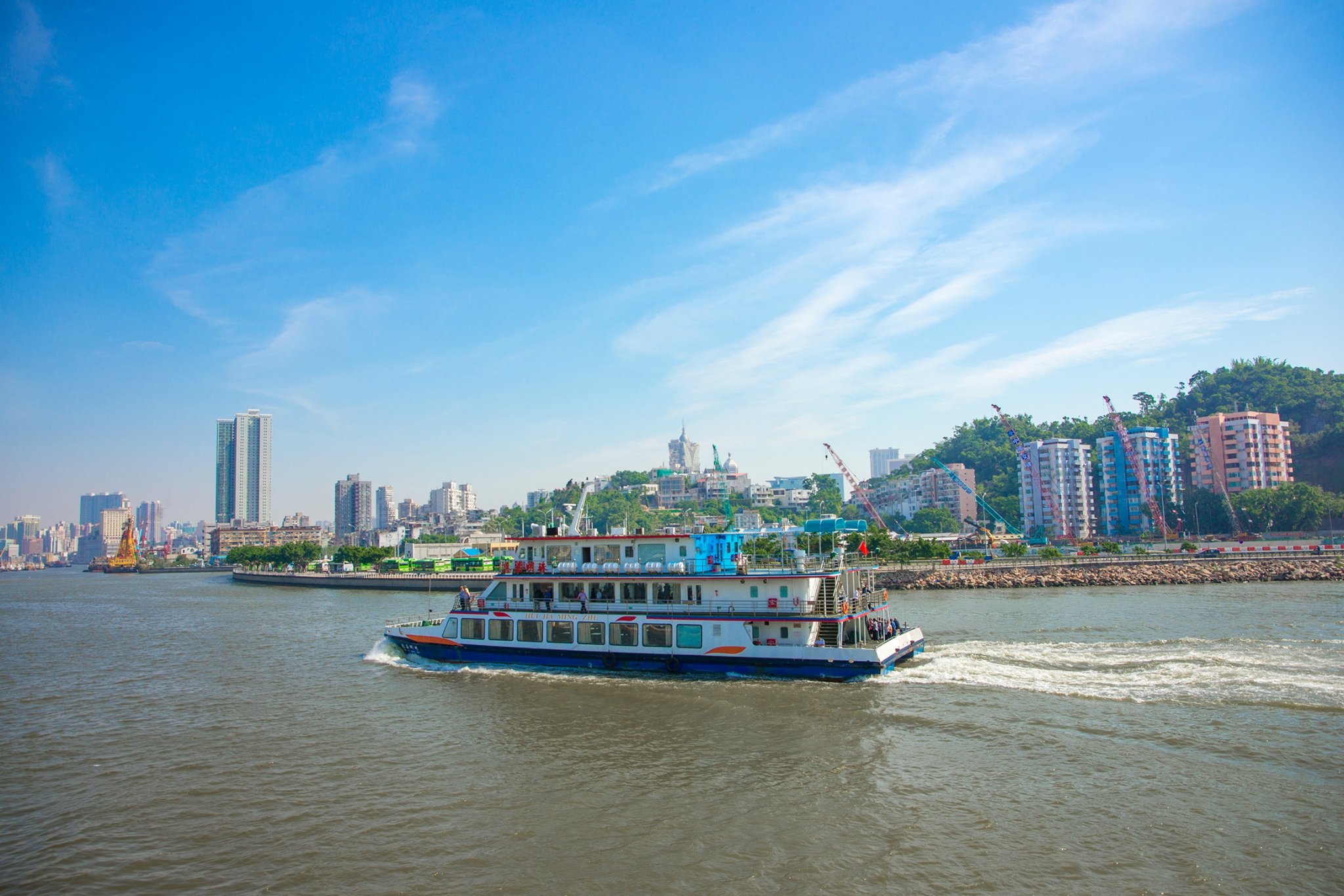 我是住在珠海,想去澳门找份工作,有谁告诉我应