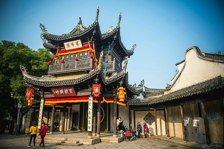 寄畅园是江南洗练的山麓别墅式古典别墅,它以高超的借景,著名叠山,理月光季第二园林图片