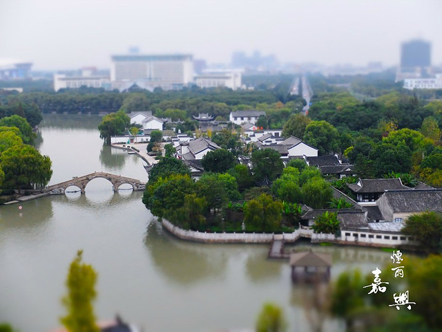 南湖,位于嘉兴市区东南,风景秀丽,历史悠久,古称陆渭池,又称彪湖.