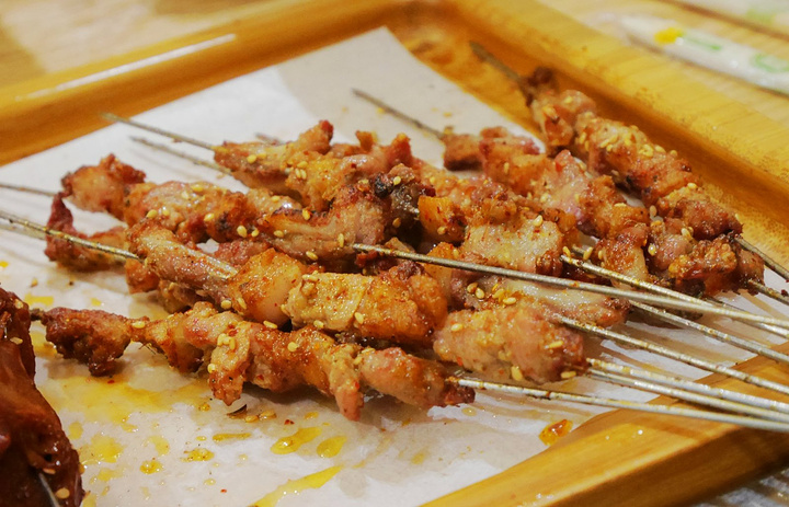 烤五花肉串高清