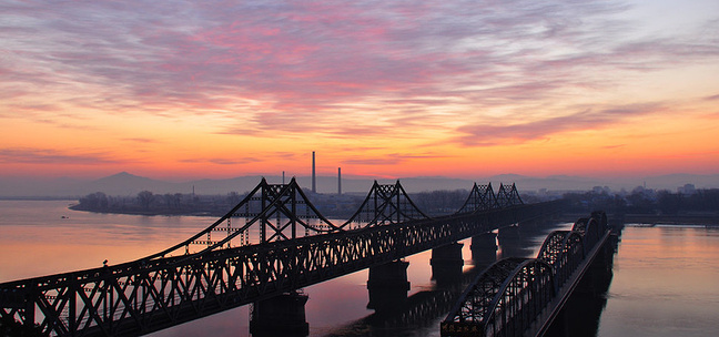 丹东鸭绿江断桥,与朝鲜亲密接触_丹东旅游攻略