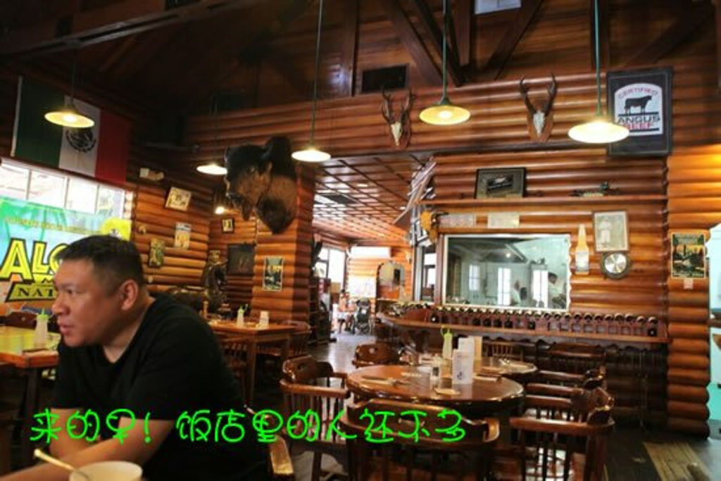 2015里面的包包比较便宜,还有品牌服装也不错