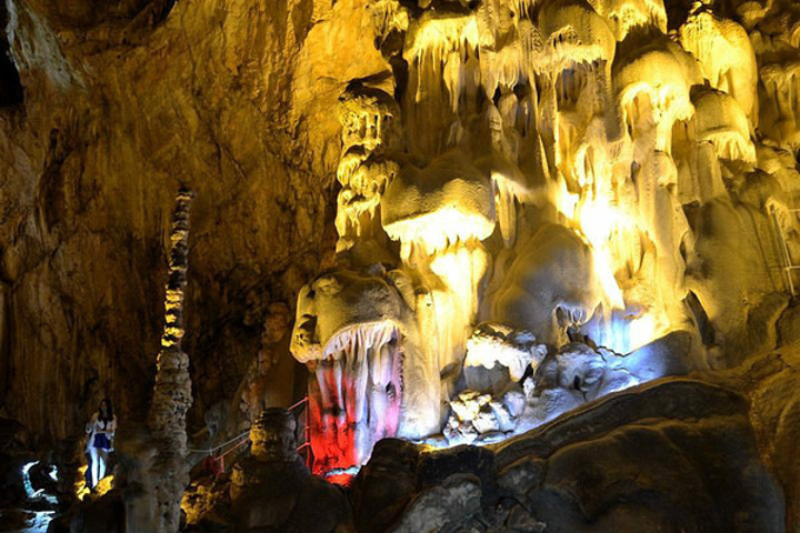 2015织金洞原名打鸡洞,位于贵州省织金县城东