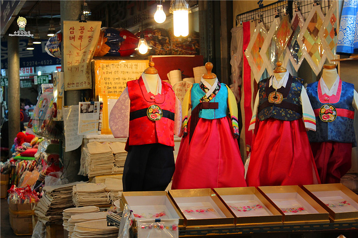 2015集中在这附近的韩服定做店就是其中很有人气的一部分_广藏市场韩服卖场评论 - 去哪儿攻略社区