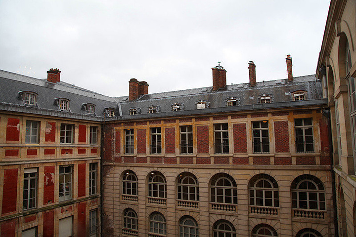 2015早上天气又不如意,不管了,搭乘RER C._凡