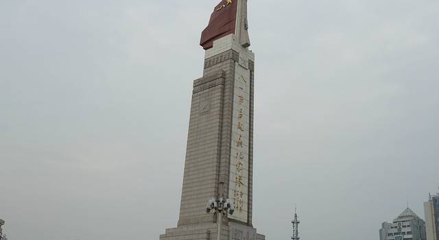 行走南昌英雄城之一:军旗升起的地方