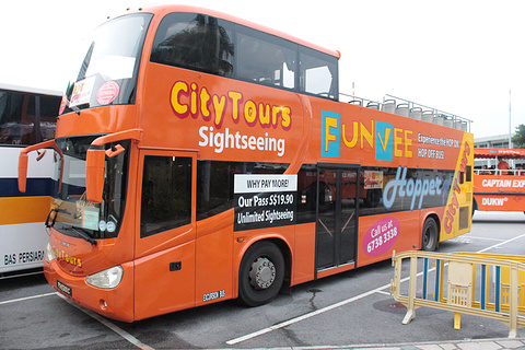 2015乘坐敞篷双层观光巴士,这应该是在最短时