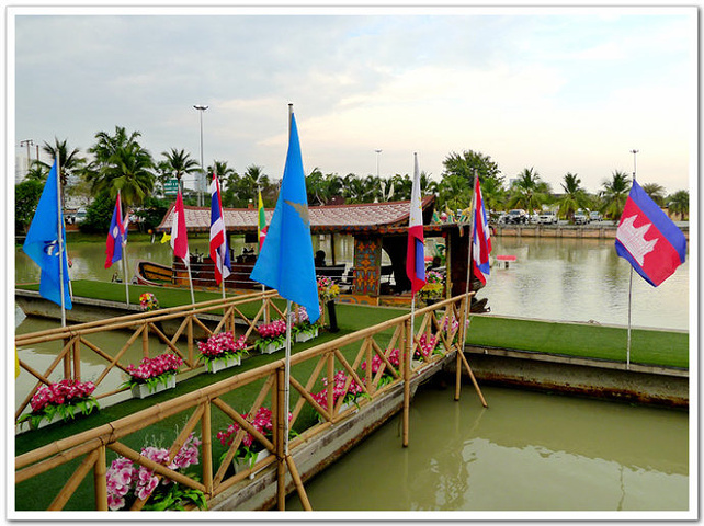 2015泰国的很多地方是以河湖港汊为特点的地