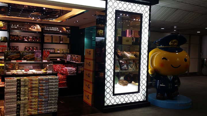 二层的伴手礼商店.