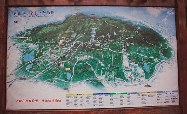 钟山景区主要包括明孝陵景区,中山陵,灵谷寺三大景区,其中的明孝陵和