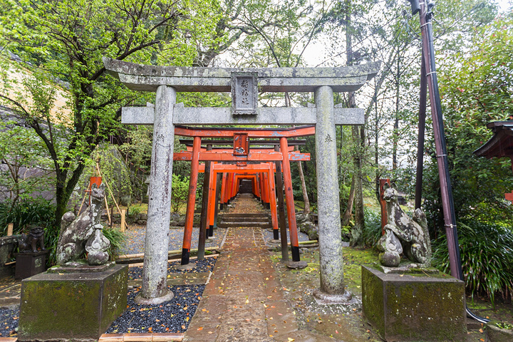 神社是崇奉与祭祀神道教中各神灵的社屋,是日本宗教建筑中最古老的